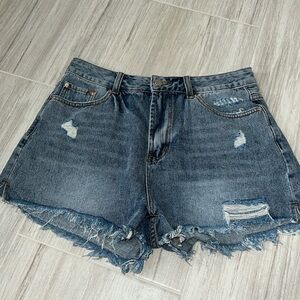 High rise mom jeans distressed denim shorts size 32 dark and light wash 80’s